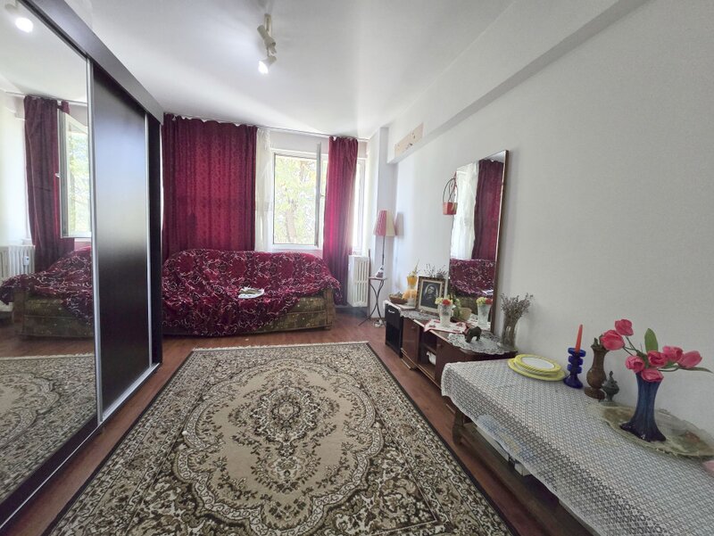 Piata Muncii, Bulevardul Basarabia, etaj 2 apartament cu 3 camere