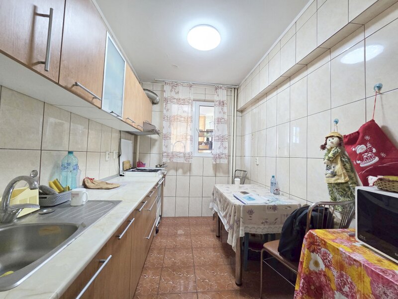 Piata Muncii, Bulevardul Basarabia, etaj 2 apartament cu 3 camere